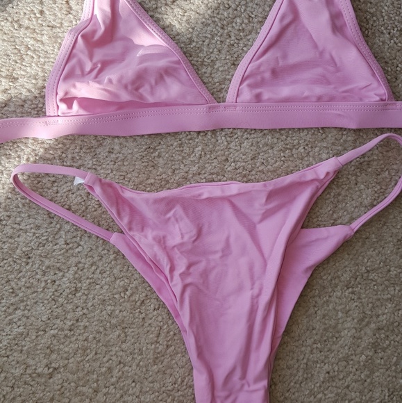 Bikini - Picture 3 of 3